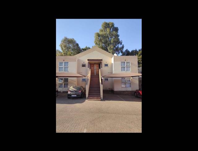 2 BEDROOM APARTMENT FOR SALE IN PALM SPRINGS